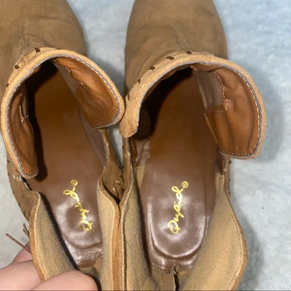 NWOT Camel colored booties - Picture 4 of 7